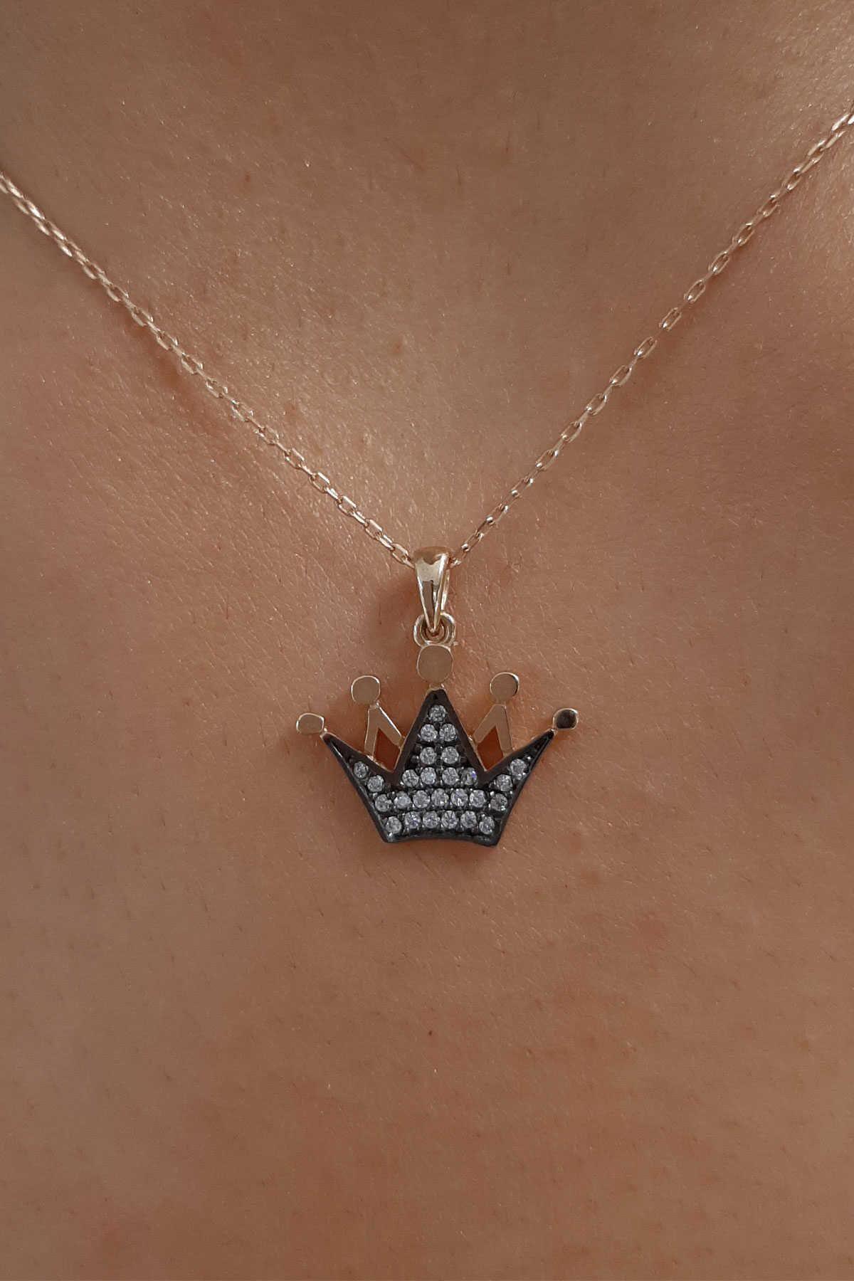 14K Gold Queen Crown Shape Necklace