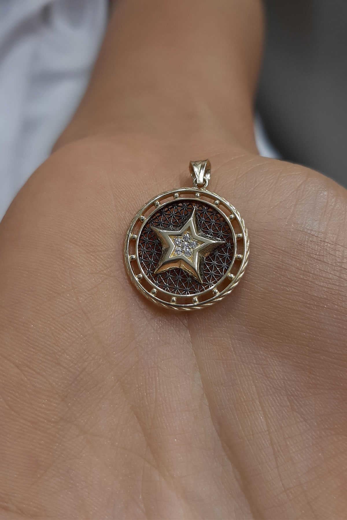 14K Gold Star Plate Pendant